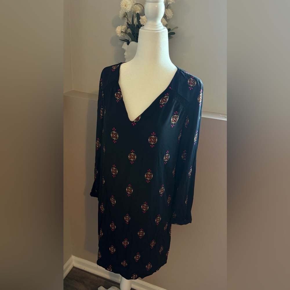 Old‎ Navy Women’s Small Black Long Sleeve Mini Dress with Red Pattern - Picture 2 of 4